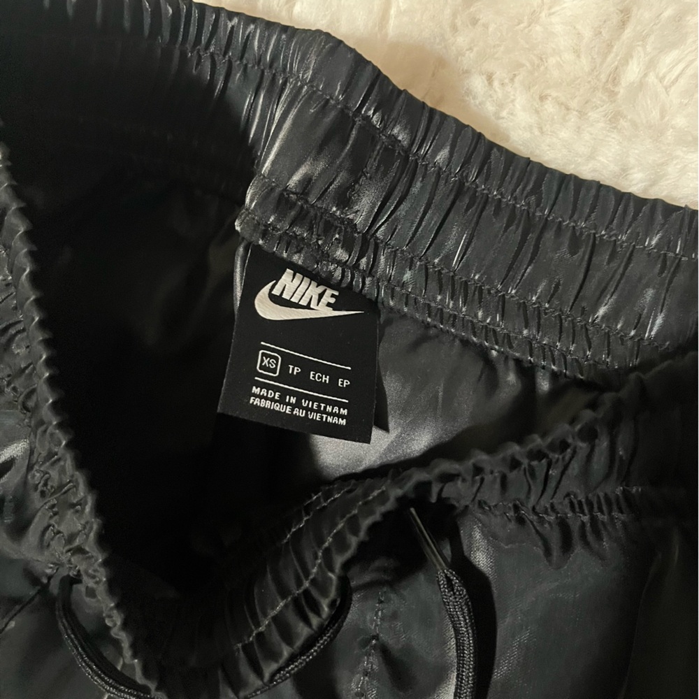 Nike Joggers - Picture 3 of 4